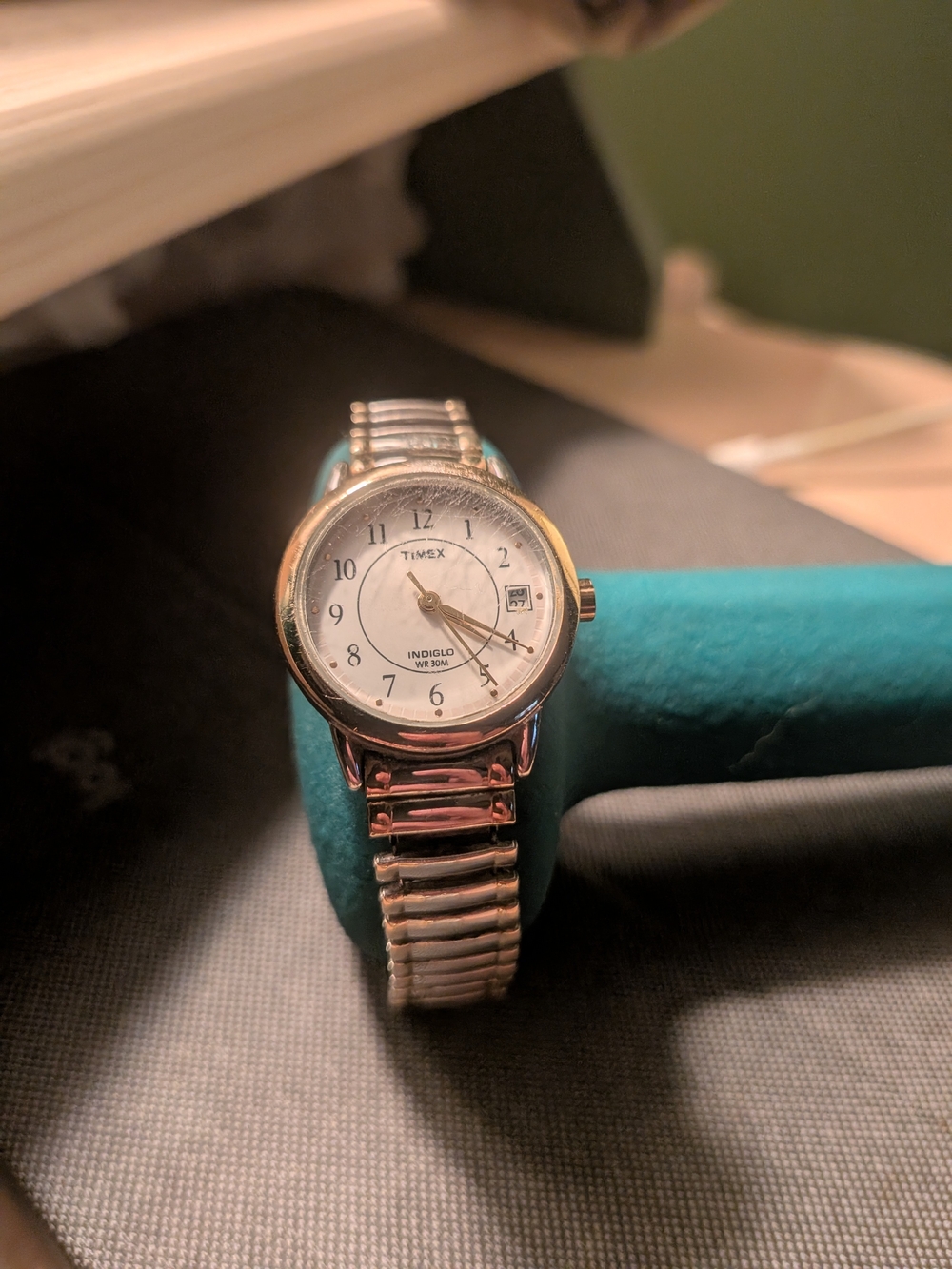 Timex indiglo Women's Quartz Watch Needs Battery. Sold As Is. Vintage Stretch